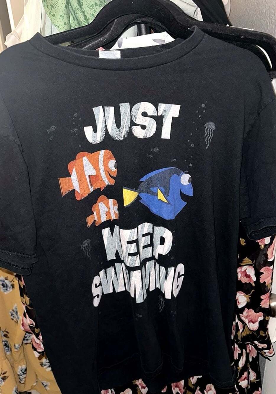 Disney Pixar Finding Nemo Just Keep Swimming T-Shirt Size Large